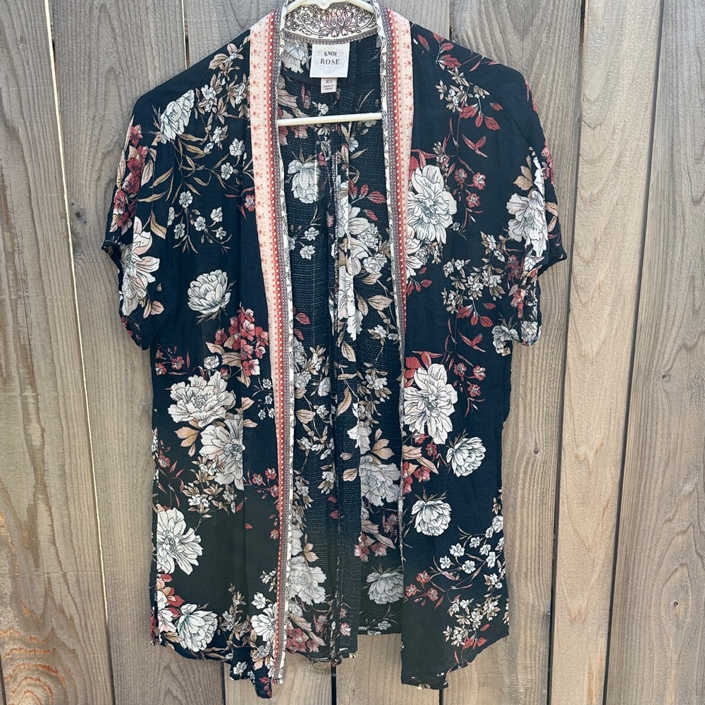 Knox Rose Black and White Feminine Indie Floral Summer Sheer Open Cardigan XS